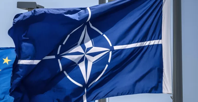 Drapele NATO pentru exterior